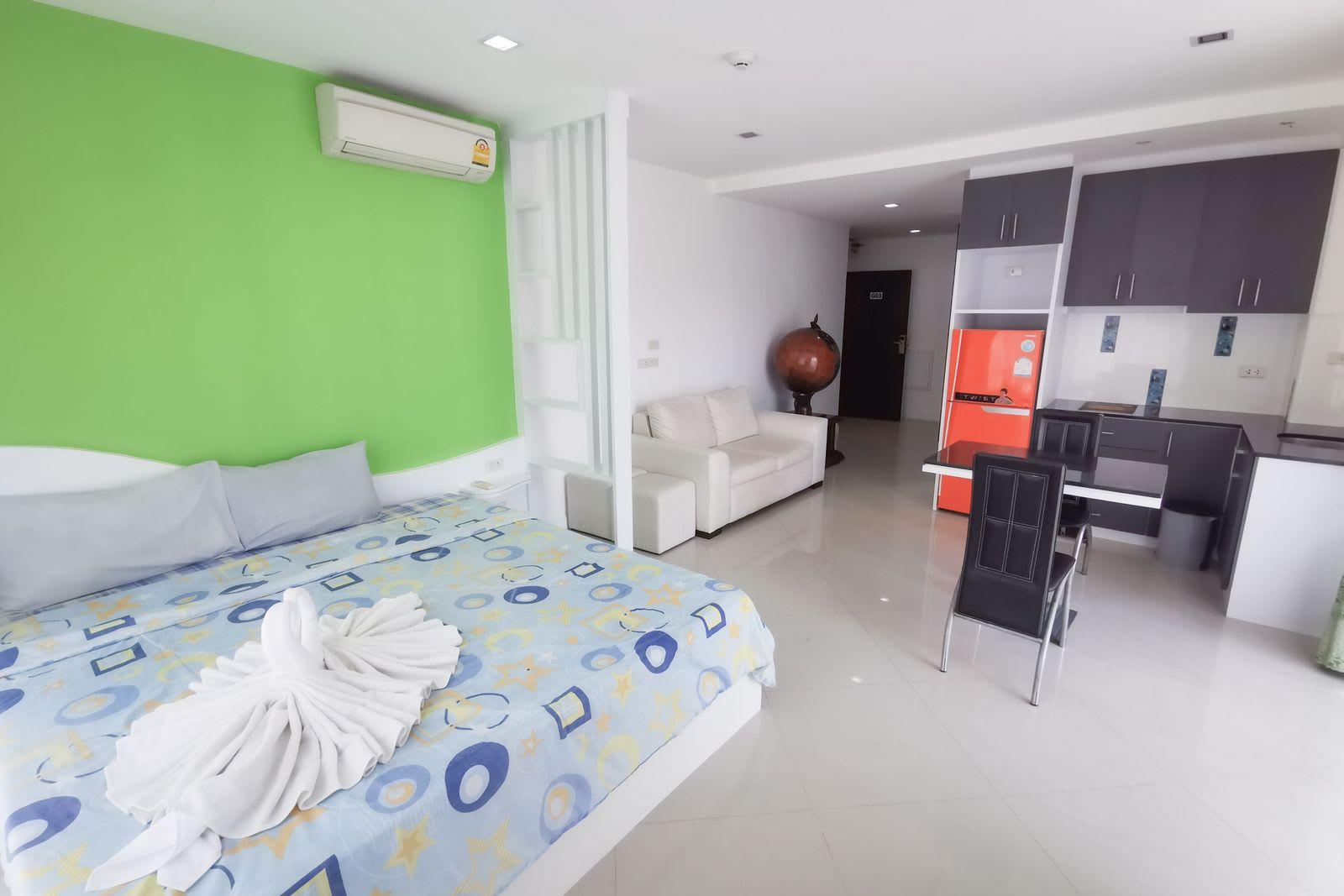 Studio Condo for Sale in Jada Beach Condominium, Pattaya, Thailand