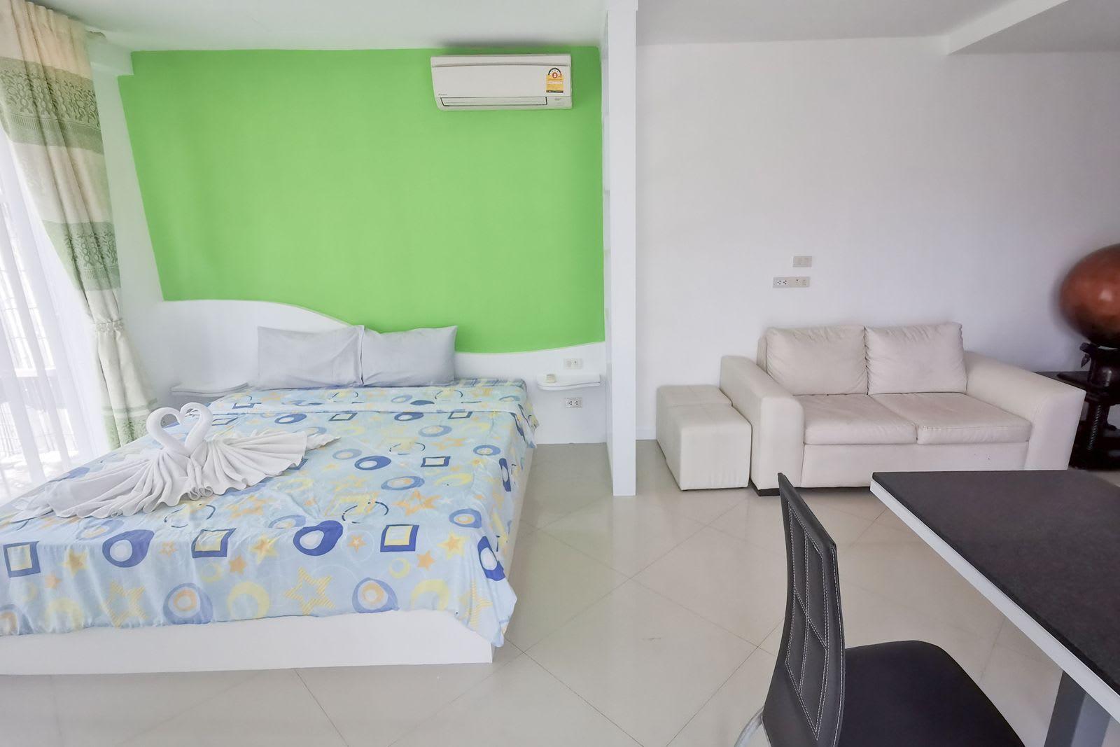 Studio Condo for Sale in Jada Beach Condominium, Pattaya, Thailand 2