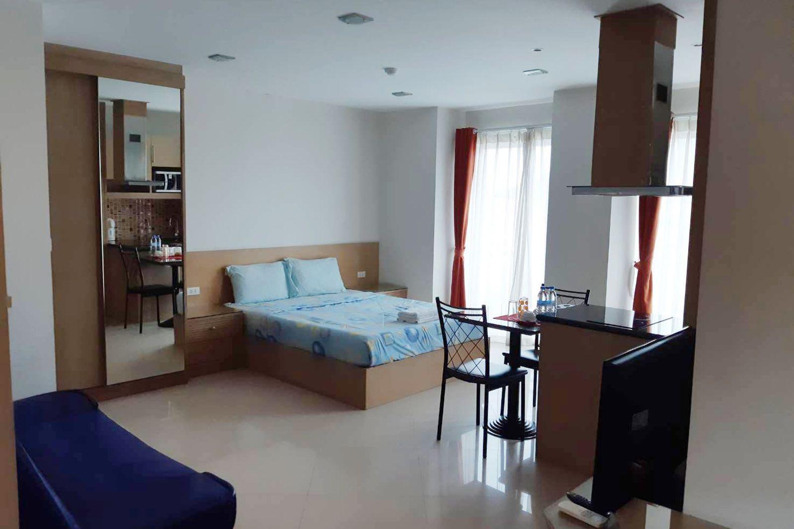 Studio Condo for Sale in Jada Beach Condominium, Pattaya, Thailand 4