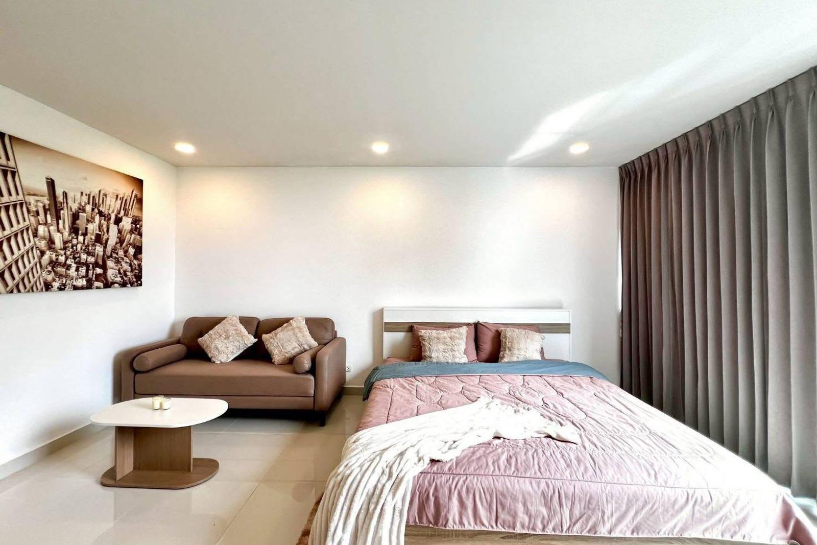1-Bedroom Condo for Sale in Pattaya Condo, Pattaya, Thailand 2