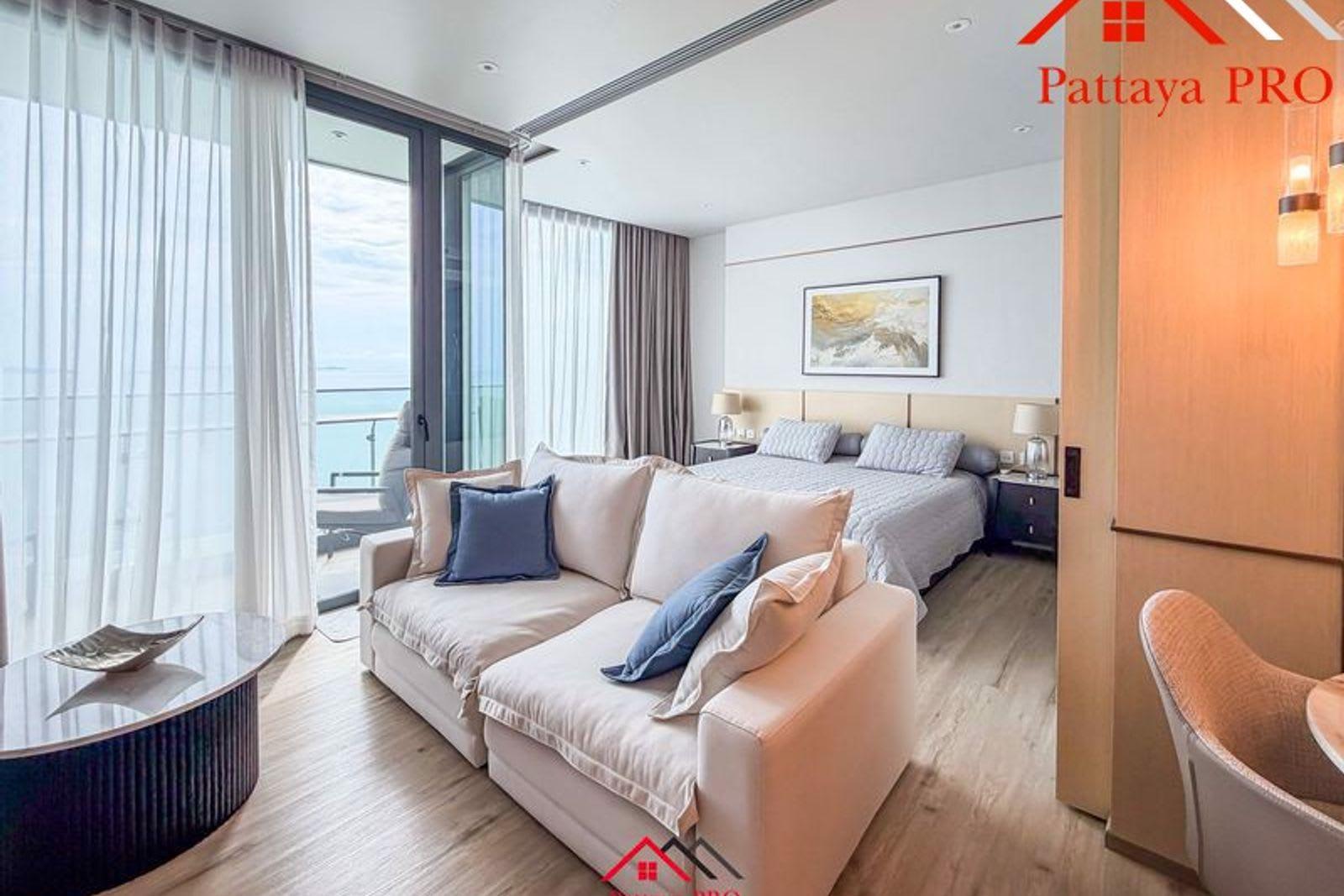 1-Bedroom Condo for Sale in Arom Wongamat, Pattaya, Thailand 2