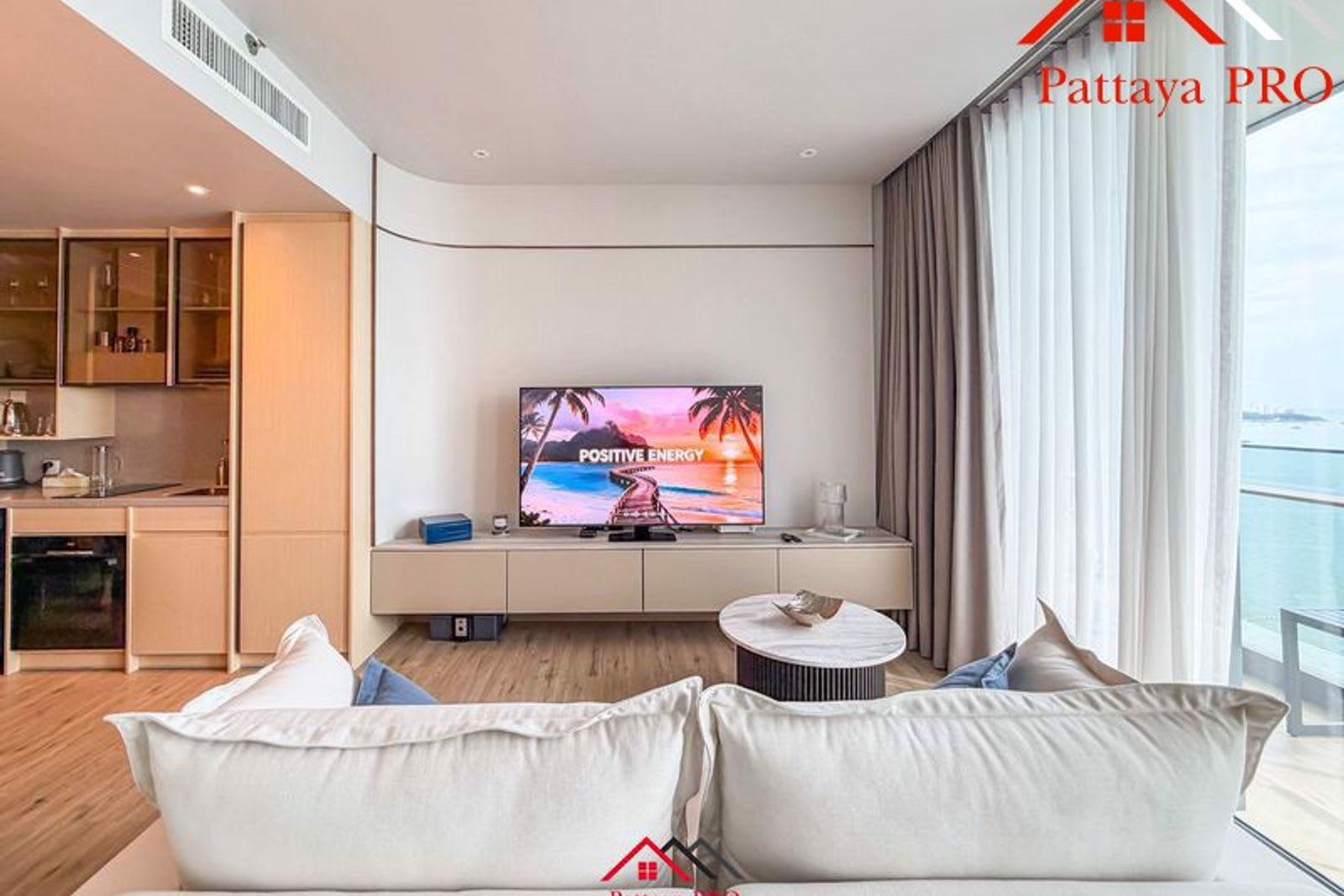 1-Bedroom Condo for Sale in Arom Wongamat, Pattaya, Thailand 3