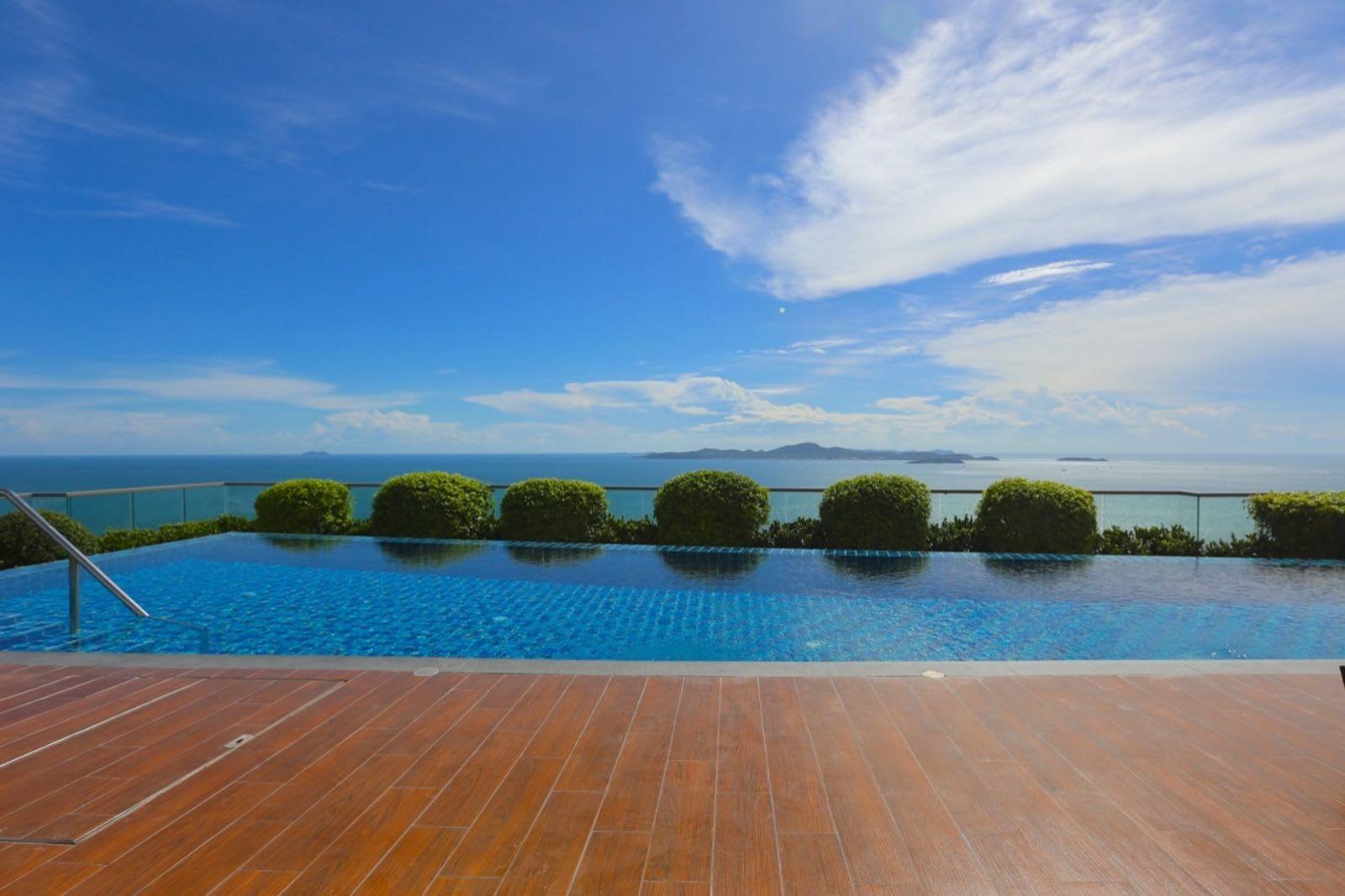 Studio Condo for Sale in The Peak Towers, Pattaya, Thailand