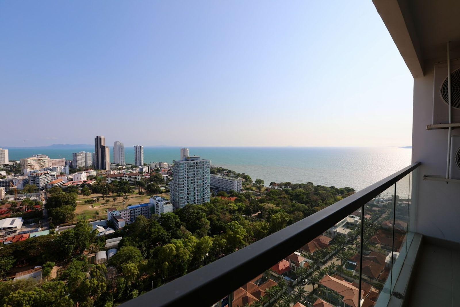 Studio Condo for Sale in The Peak Towers, Pattaya, Thailand 2