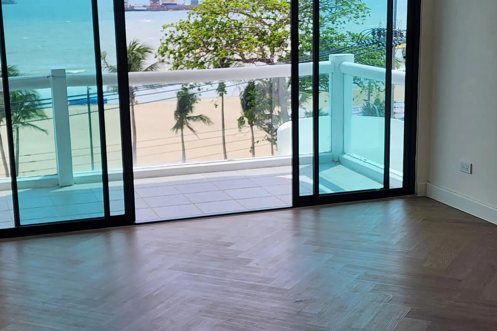 Studio Condo for Sale in The Peak Towers, Pattaya, Thailand 5