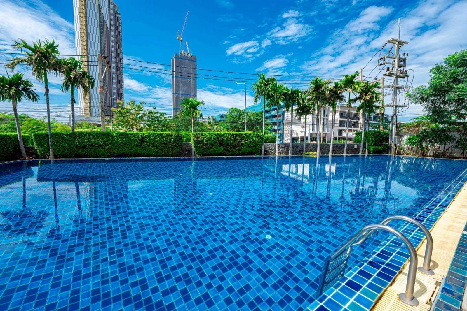 1-Bedroom Condo for Rent in Dusit Grand Condo View, Pattaya, Thailand 2
