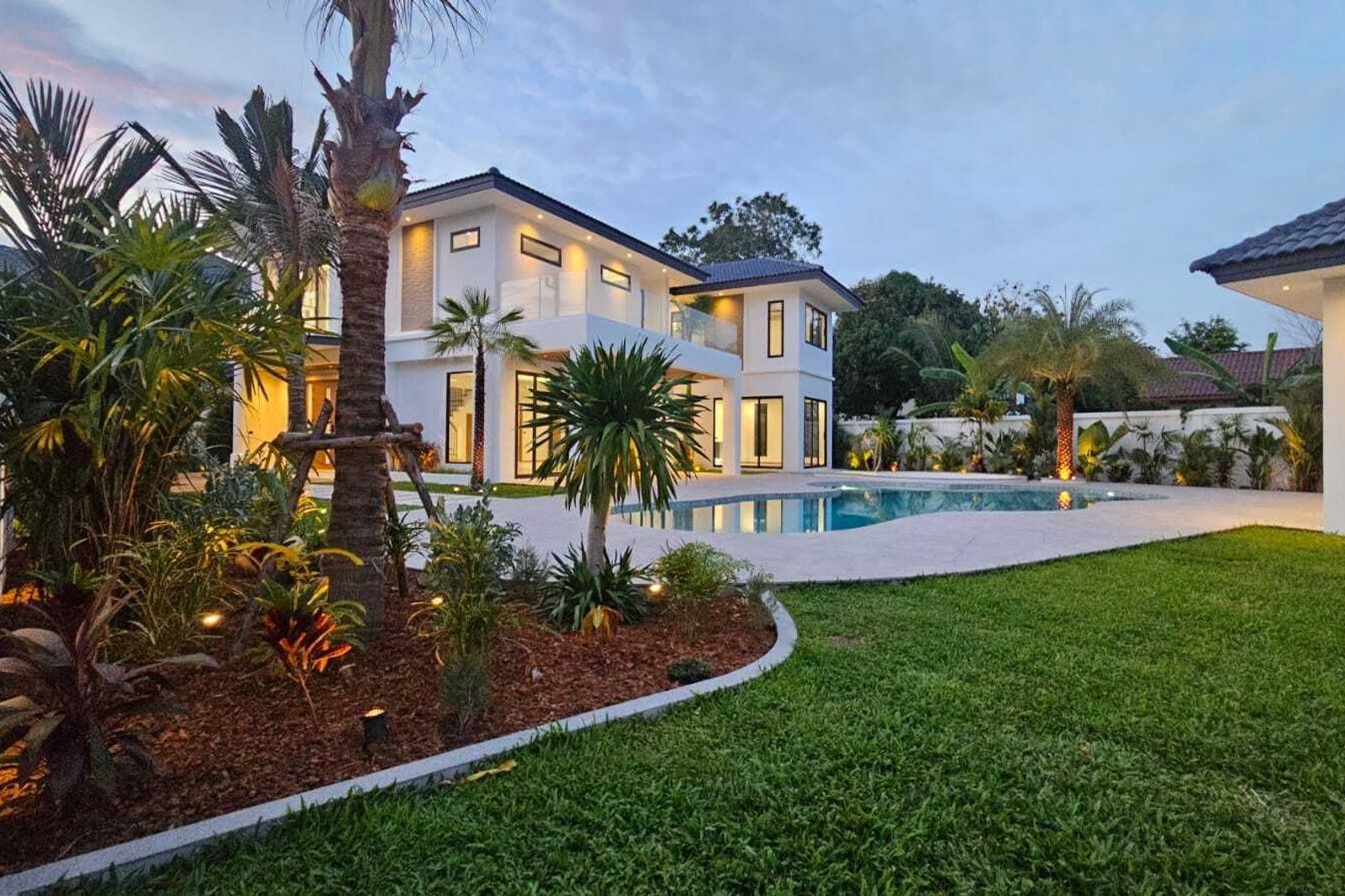 5-Bedroom Villa for Sale in Phuket Villa, Phuket, Thailand