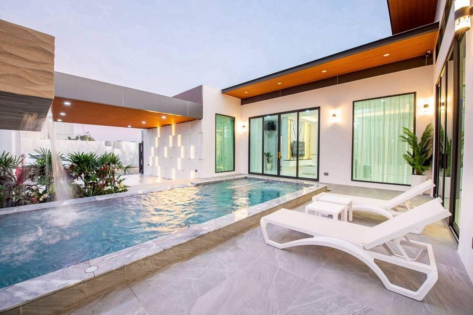 4-Bedroom Villa for Sale in Pattaya Villa, Pattaya, Thailand