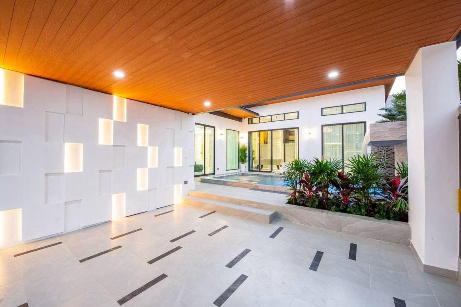 4-Bedroom Villa for Sale in Pattaya Villa, Pattaya, Thailand 2