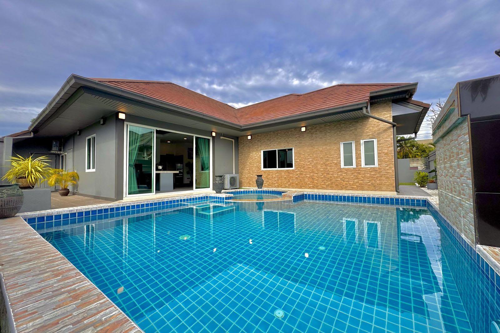 Villa for Sale in Pattaya Villa, Pattaya, Thailand 5