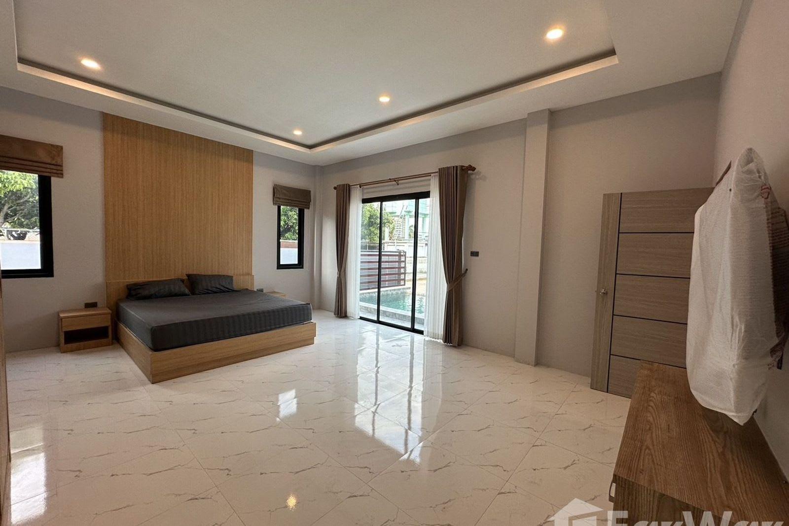 Villa for Sale in Pattaya Villa, Pattaya, Thailand 5