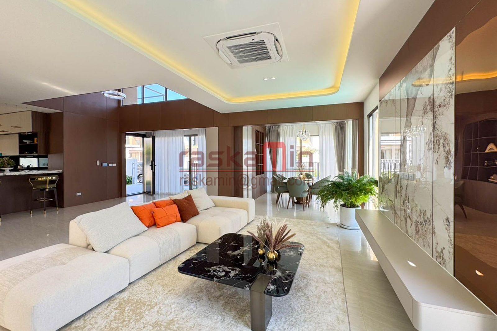 4-Bedroom Villa for Sale in Pattaya Villa, Pattaya, Thailand