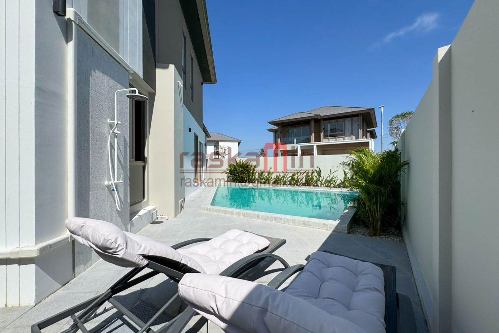 4-Bedroom Villa for Sale in Pattaya Villa, Pattaya, Thailand 2