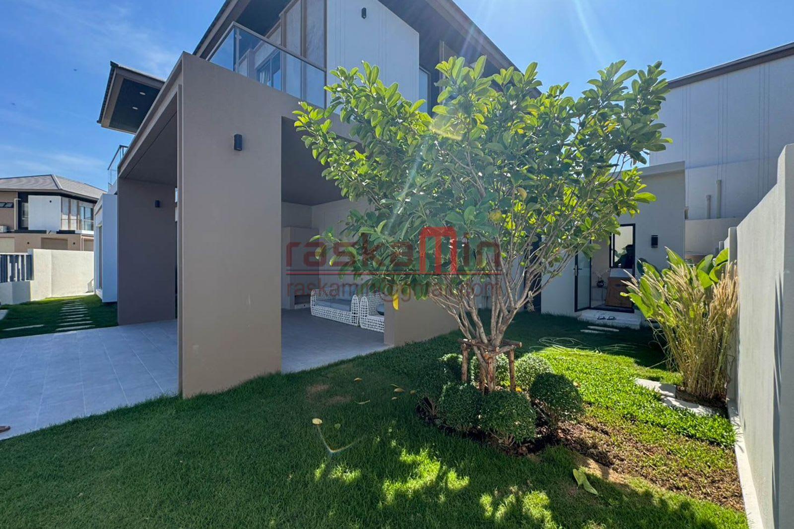 4-Bedroom Villa for Sale in Pattaya Villa, Pattaya, Thailand 3