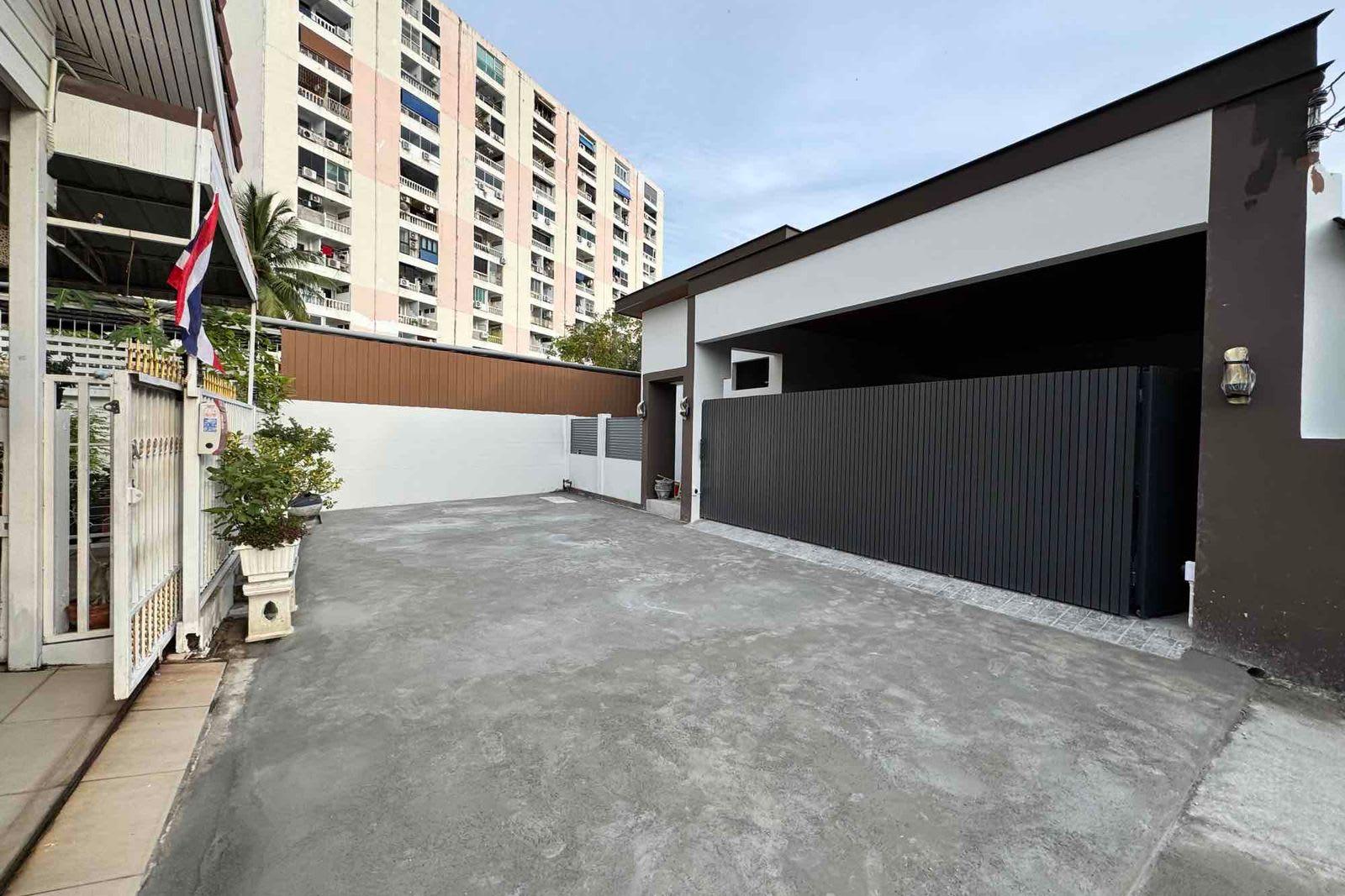 Villa for Sale in Pattaya Villa, Pattaya, Thailand 2