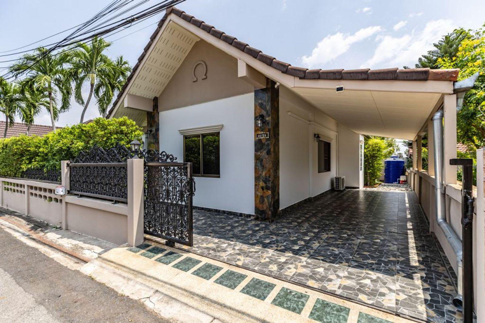 3-Bedroom Villa for Sale in Pattaya Villa, Pattaya, Thailand 3