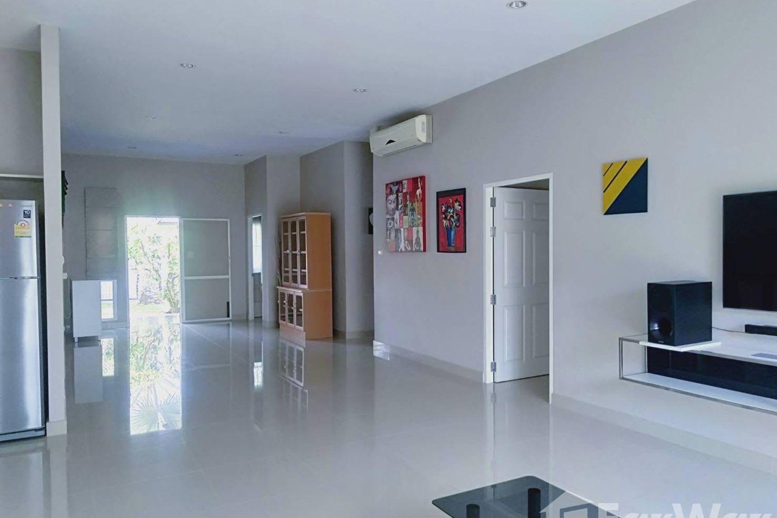 3-Bedroom Villa for Sale in Pattaya Villa, Pattaya, Thailand 4