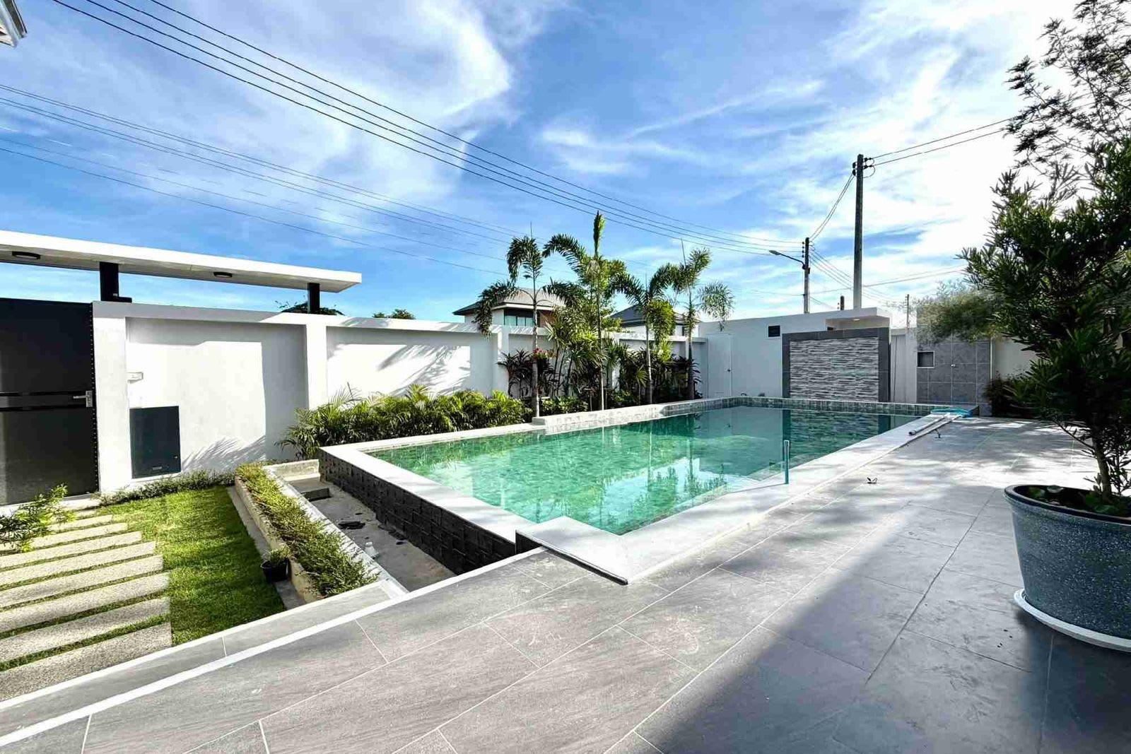 Villa for Sale in Pattaya Villa, Pattaya, Thailand 3