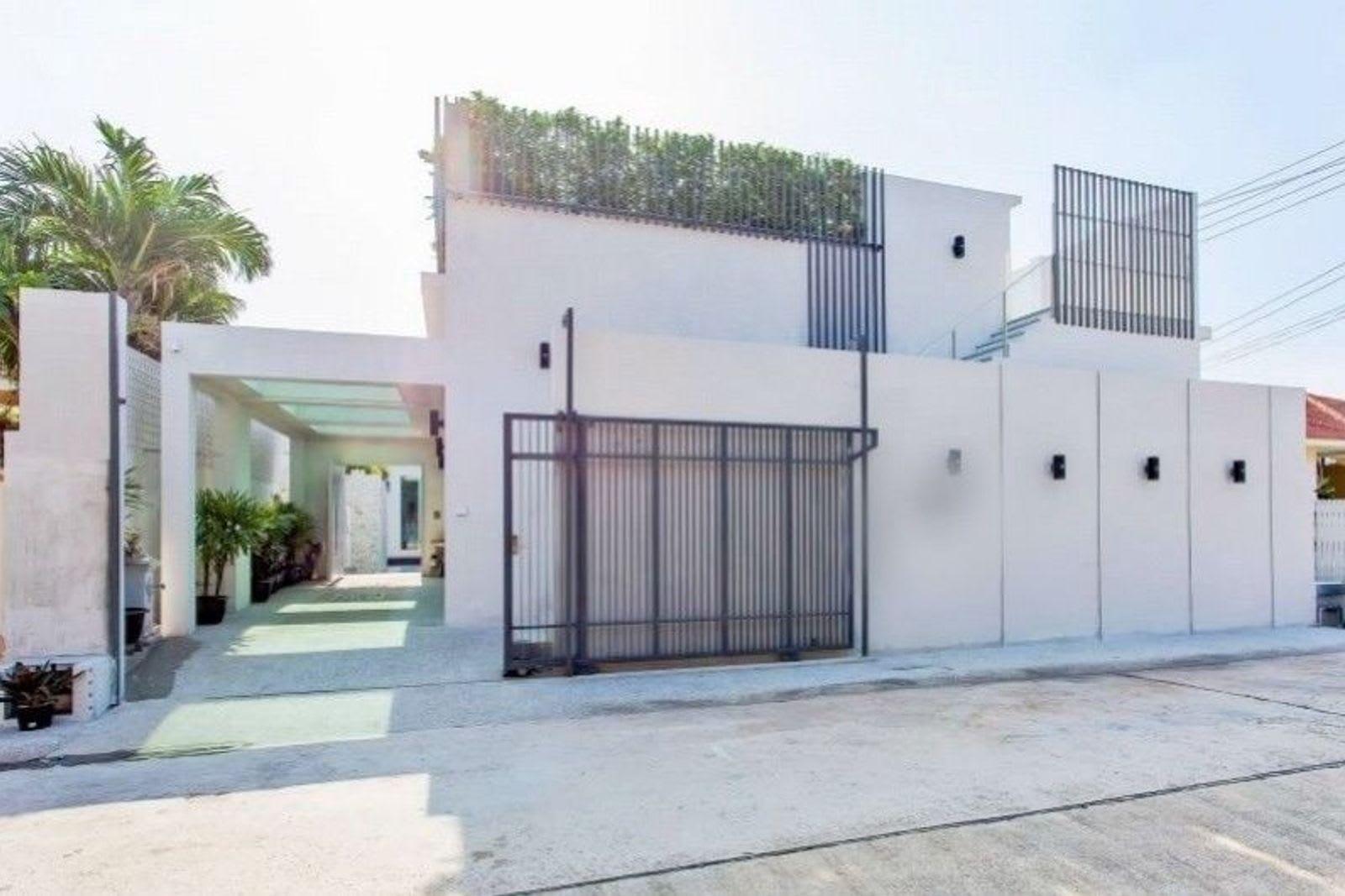 5-Bedroom Villa for Sale in Pattaya Villa, Pattaya, Thailand 4