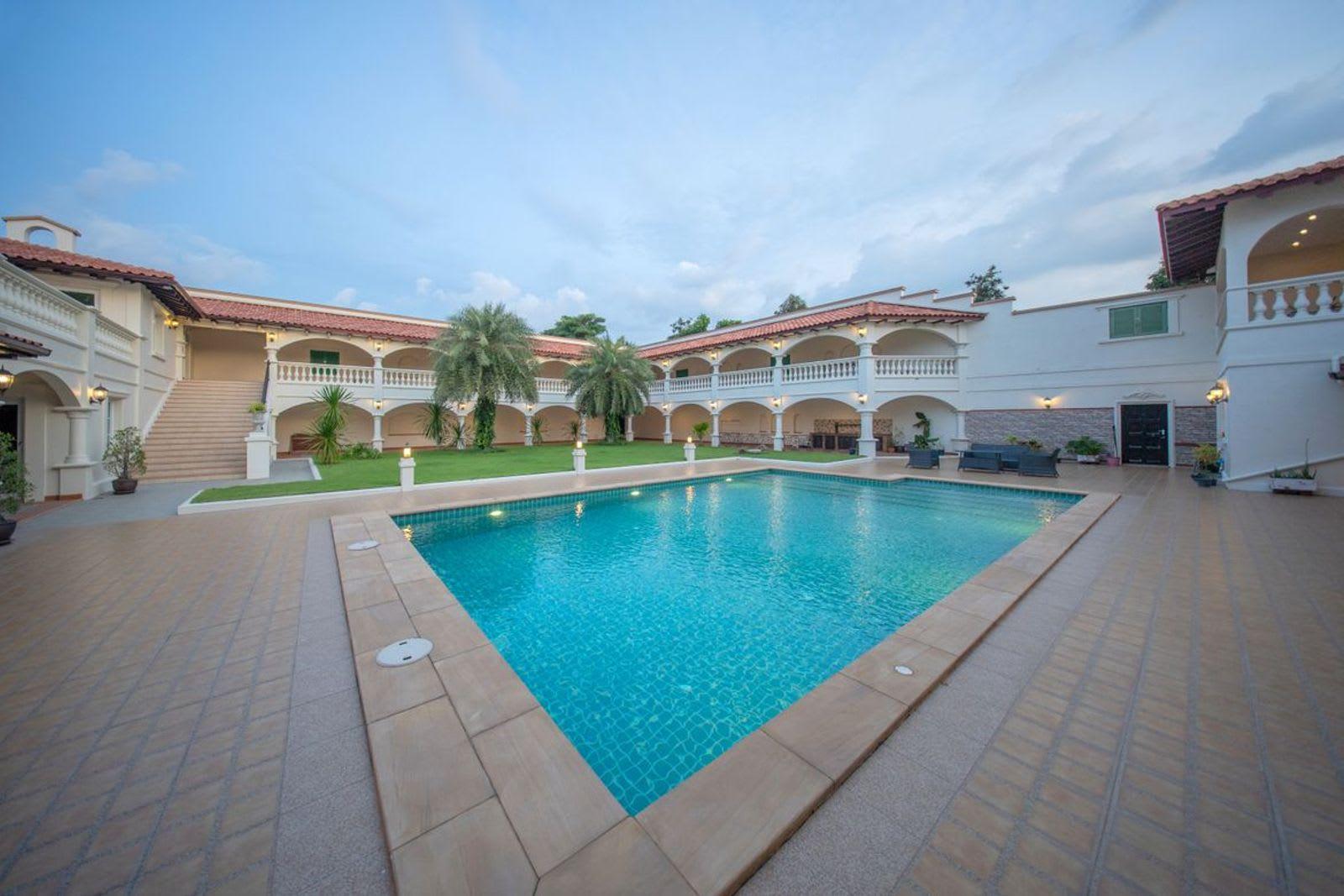 Villa for Sale in Pattaya Villa, Pattaya, Thailand