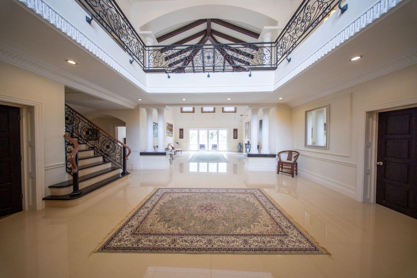 Villa for Sale in Pattaya Villa, Pattaya, Thailand 3