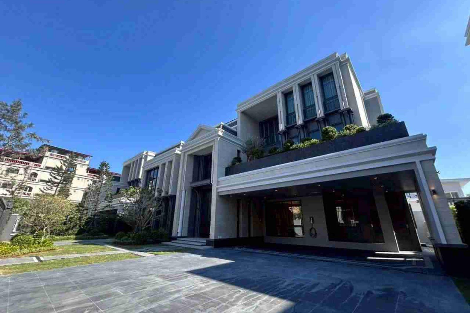 6-Bedroom Villa for Sale in Bangkok Villa, Bangkok, Thailand