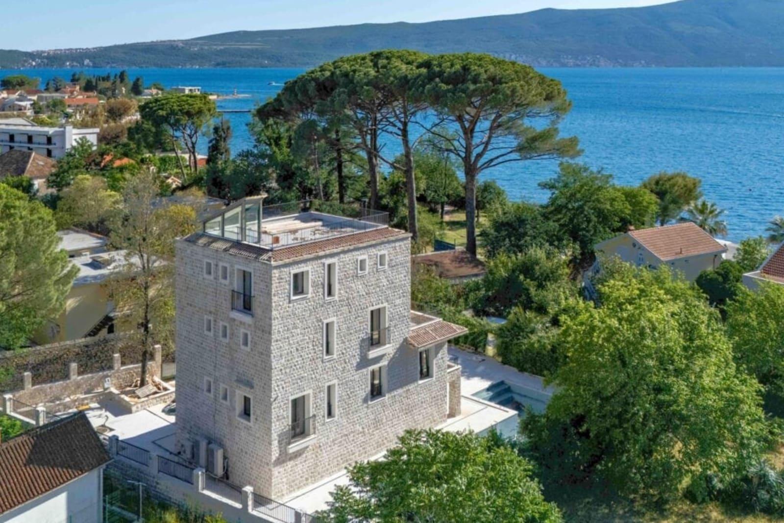 Villa zum Verkauf in Budva, Montenegro