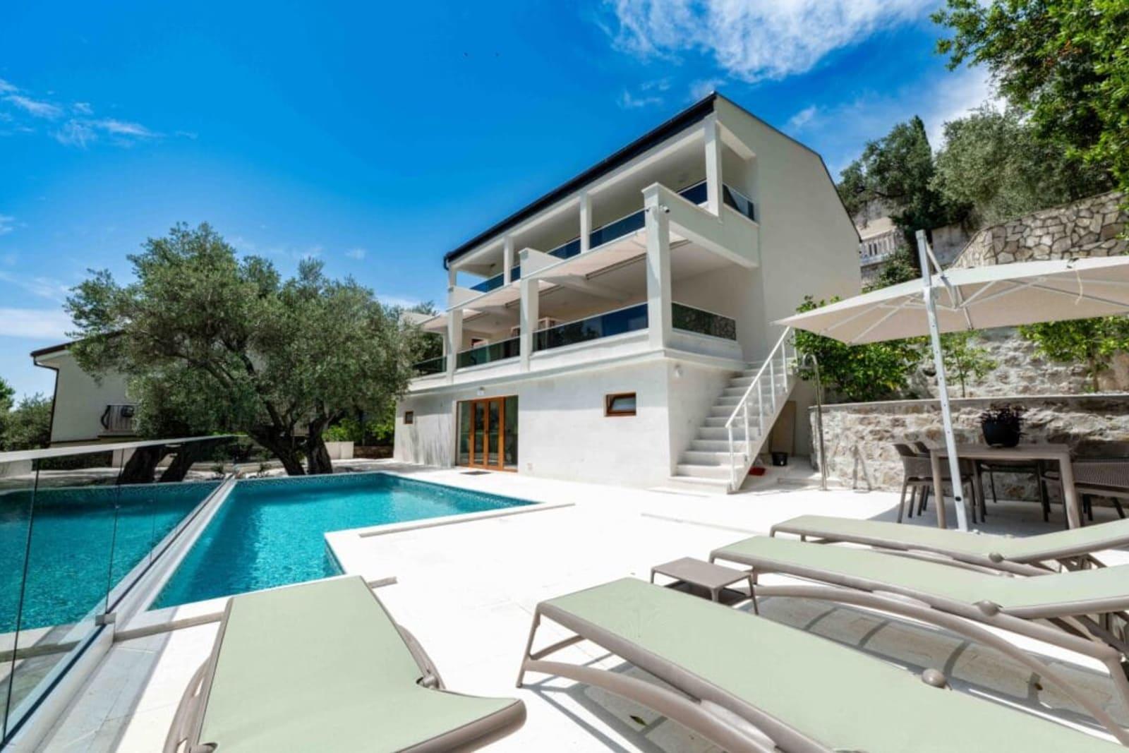 Villa zum Verkauf in Rijeka Reževići, Budva, Montenegro