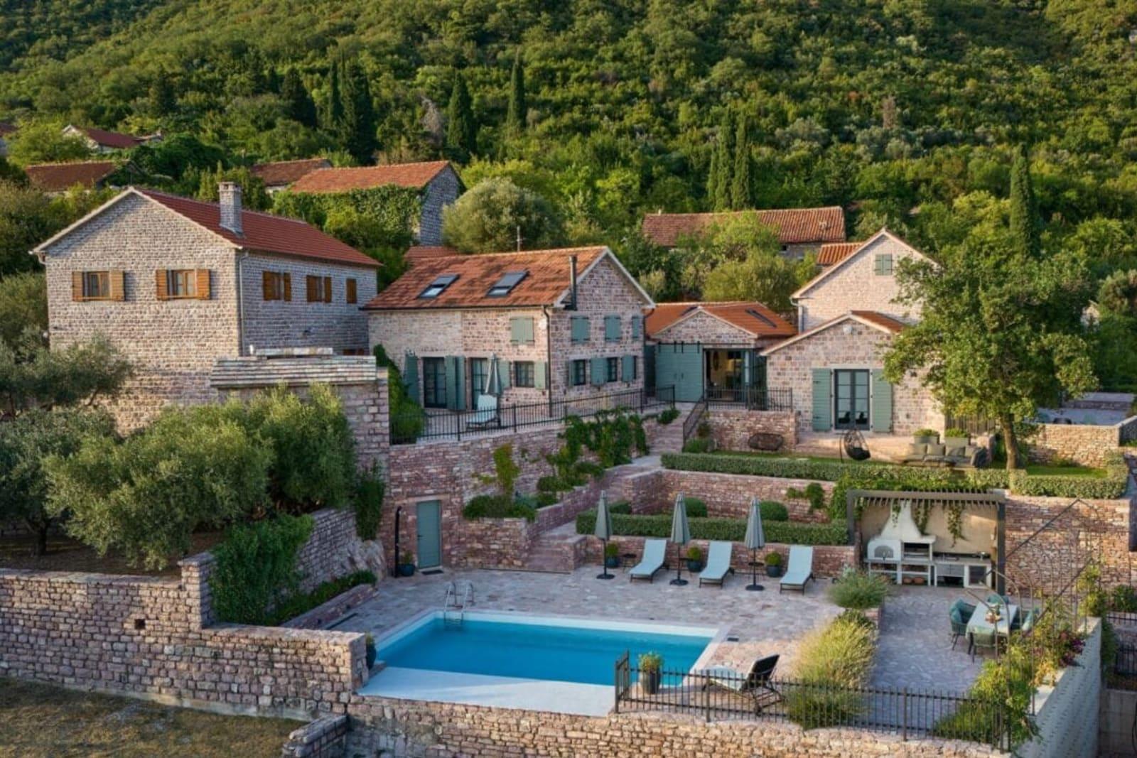 อพาร์ตเมนต์ขายใน Tivat มอนเตเนโกร