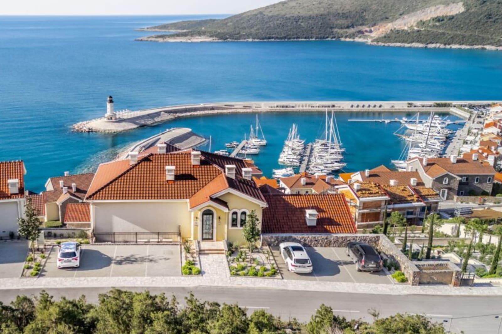 อพาร์ตเมนต์ขายใน Lustica Bay, Tivat มอนเตเนโกร