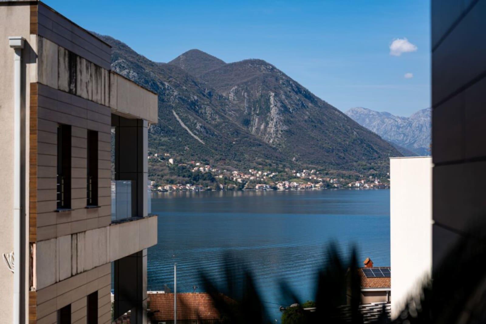 อพาร์ตเมนต์ขายใน Dobrota, Kotor มอนเตเนโกร