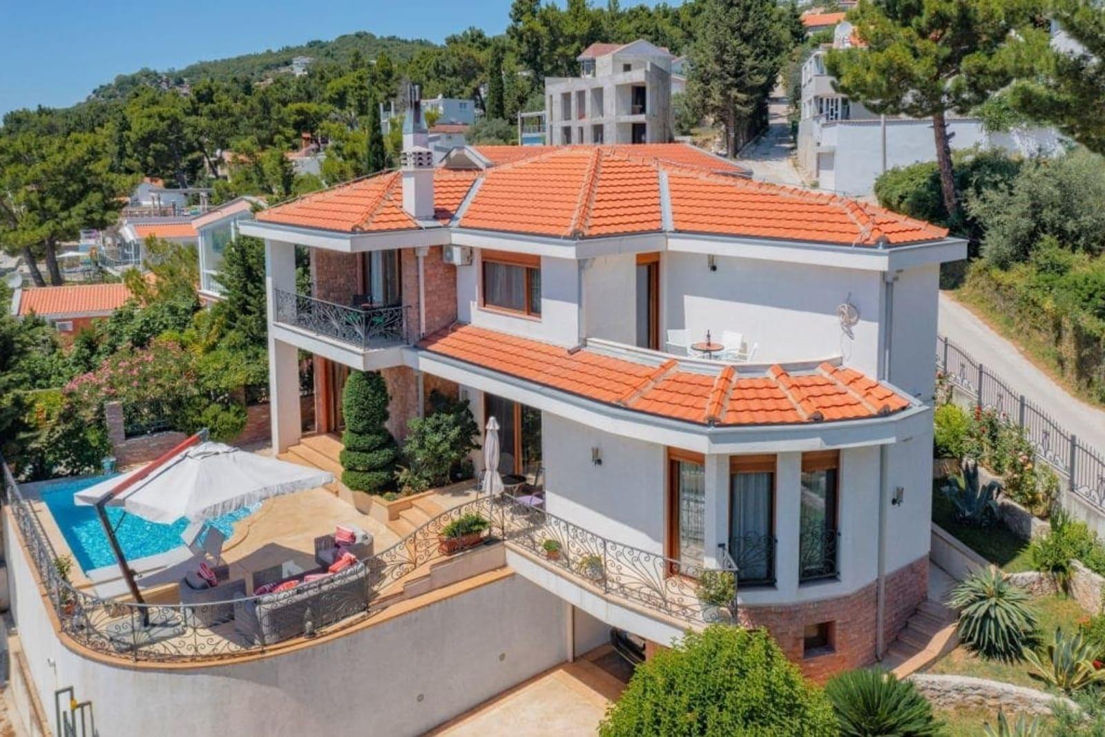 Villa zum Verkauf in Bar, Montenegro