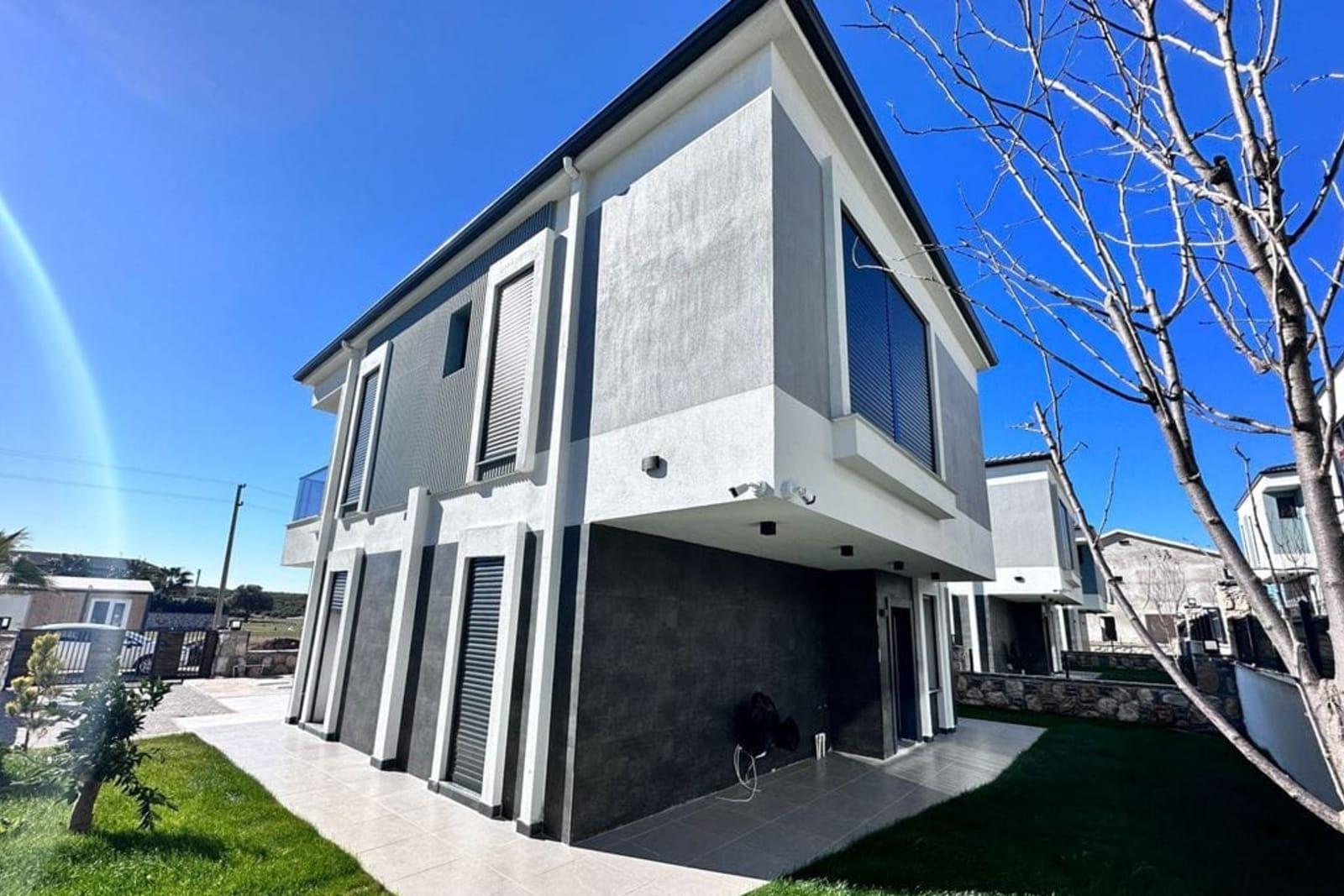 3-Bedroom Villa for Sale in Altinkum, Didim, Turkey 2