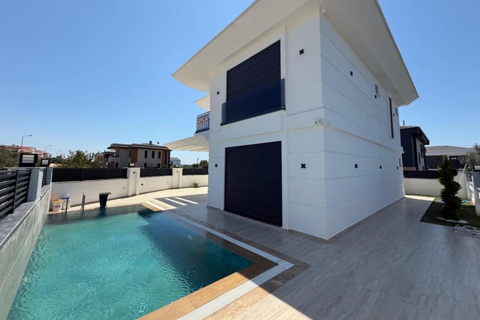 4-Bedroom Villa for Sale in Altinkum, Didim, Turkey