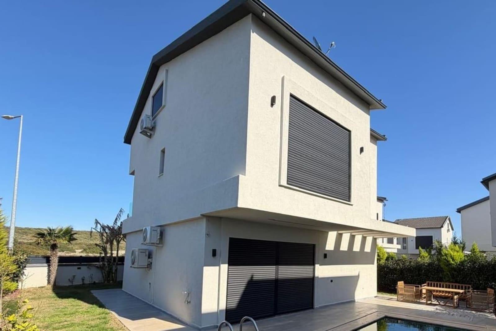 5-Bedroom Villa for Sale in Altinkum, Didim, Turkey 2