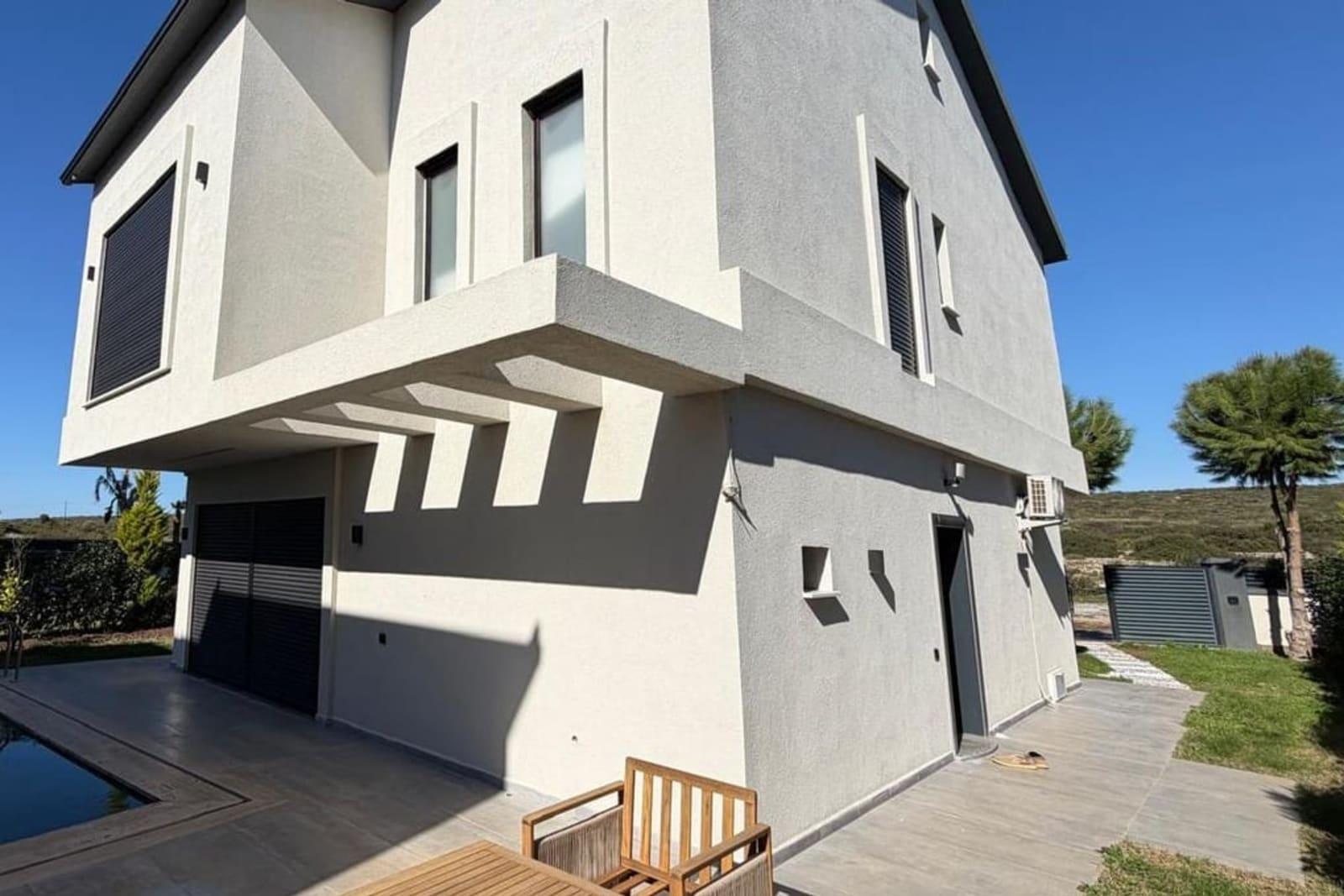 5-Bedroom Villa for Sale in Altinkum, Didim, Turkey 3