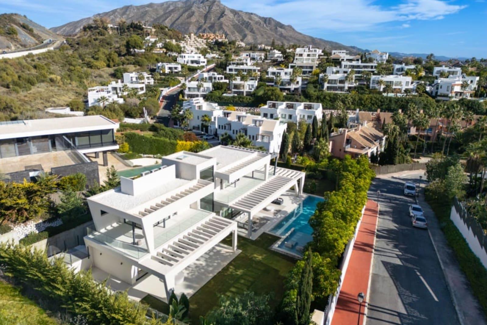 6-Bedroom Villa for Sale in Nueva Andalucia, Marbella, Spain 3