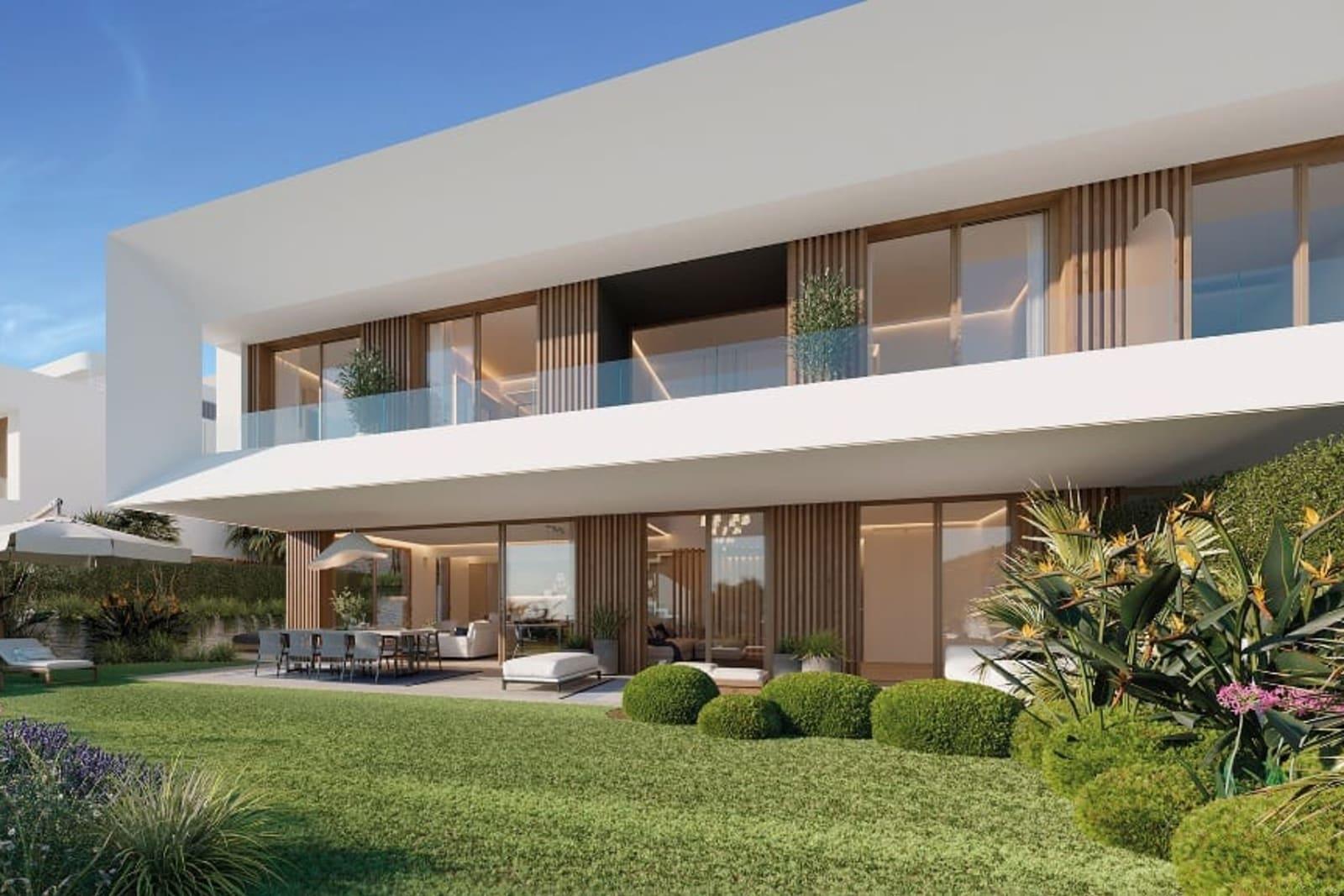 4-Bedroom Villa for Sale in Estepona, Spain 2