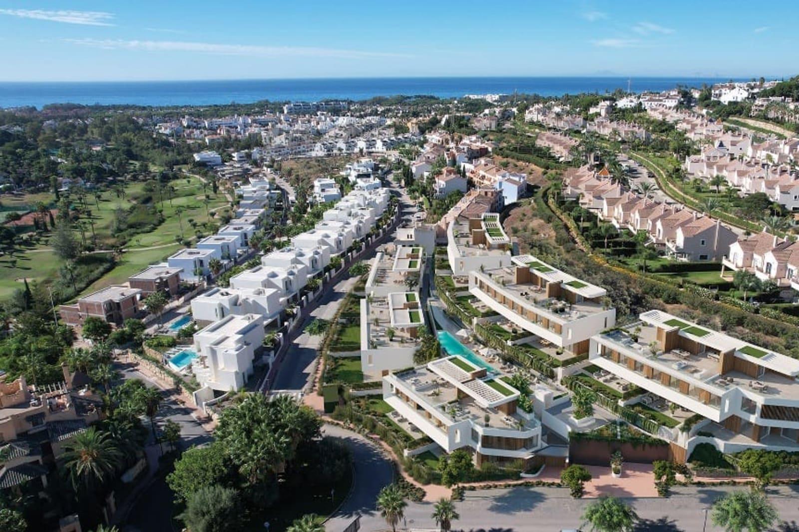 4-Bedroom Villa for Sale in Estepona, Spain 4