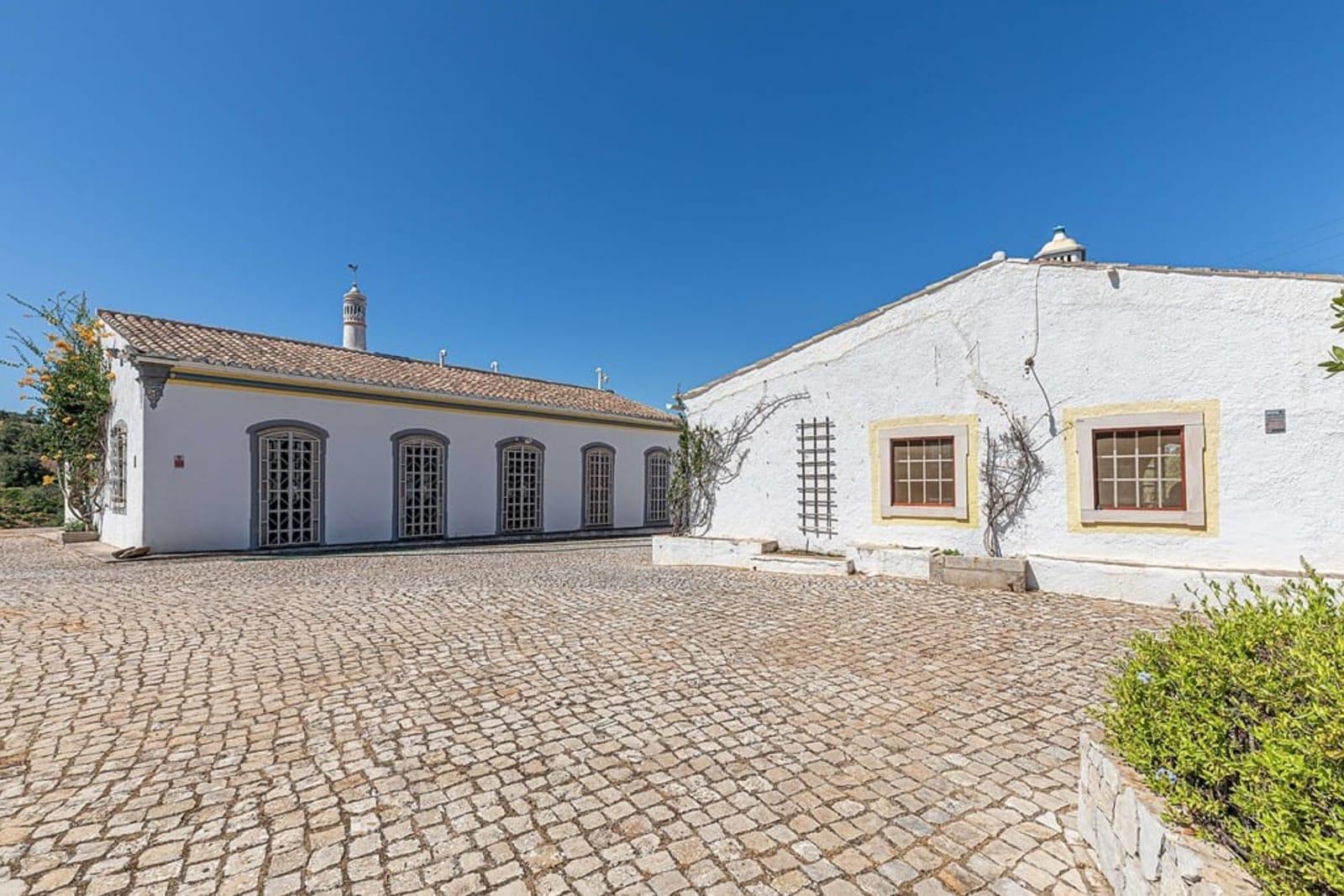 4-Zimmer Villa zum Verkauf in Faro, Portugal 5