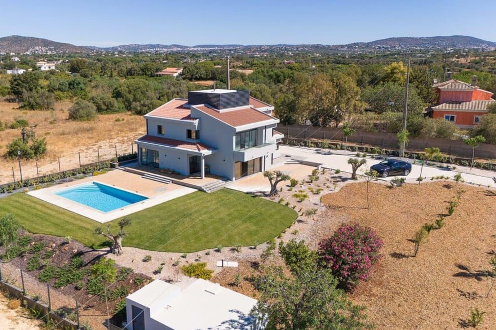 5-Bedroom Villa for Sale in Quarteira, Vilamoura, Portugal