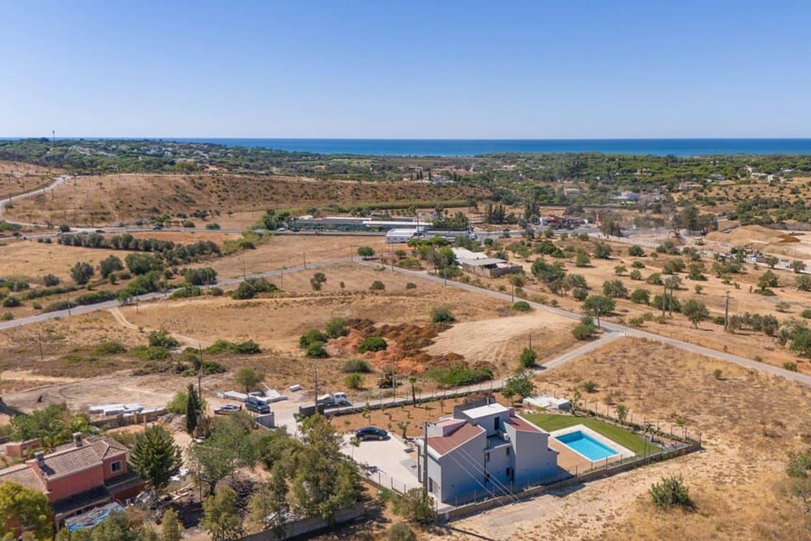 5-Bedroom Villa for Sale in Quarteira, Vilamoura, Portugal 2