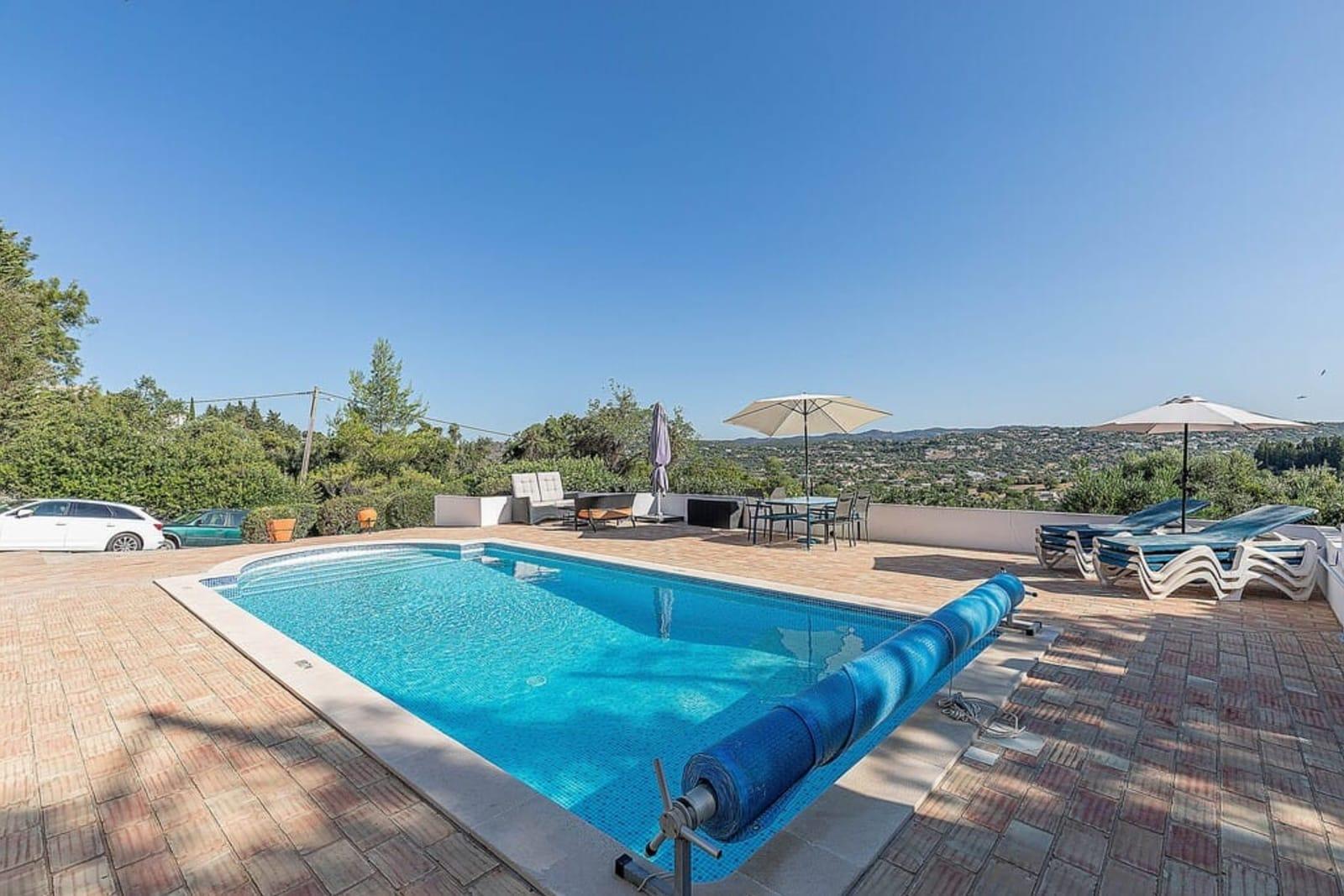 3-Bedroom Villa for Sale in Faro, Portugal 2