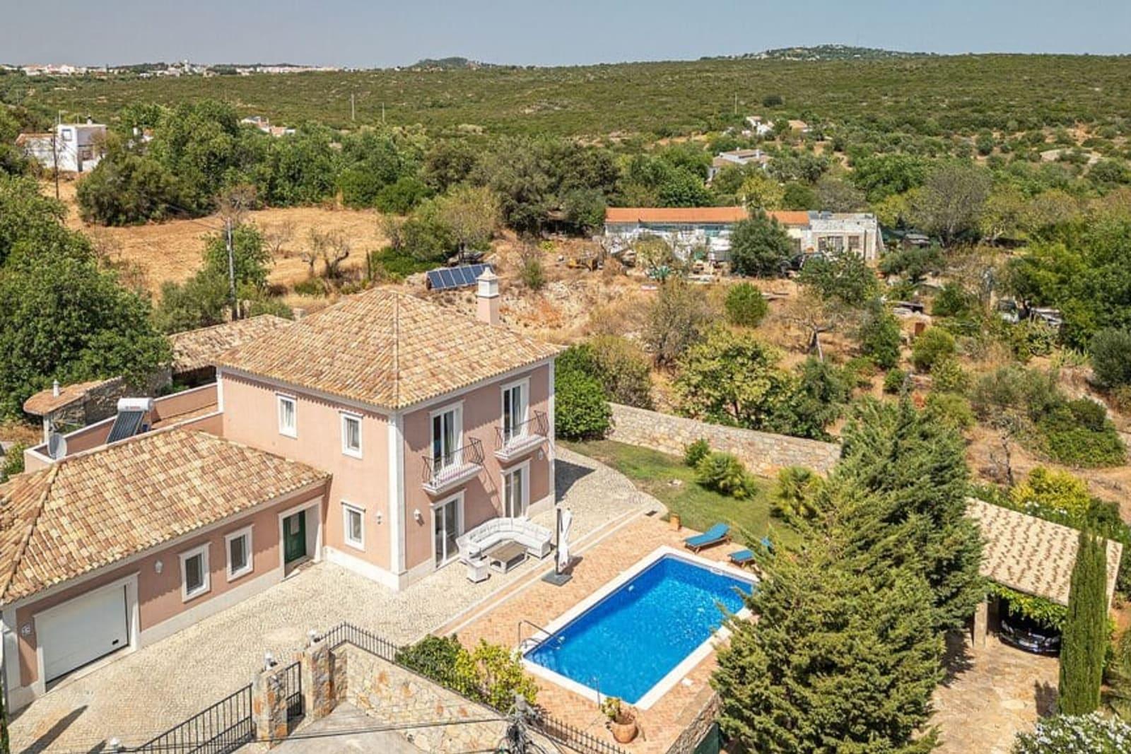 3-Bedroom Villa for Sale in Faro, Portugal 2