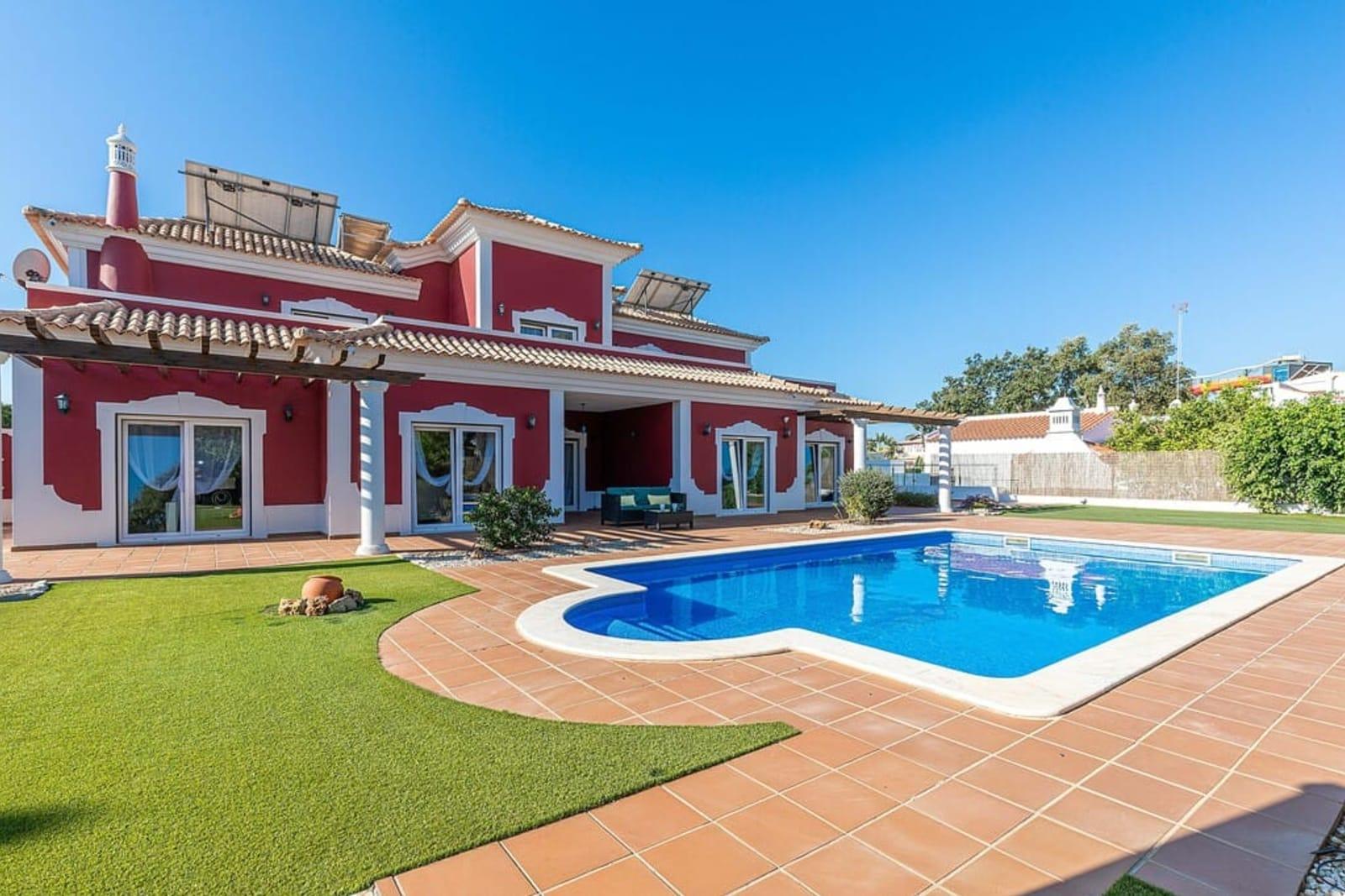 5-Bedroom Villa for Sale in Quarteira, Vilamoura, Portugal 3