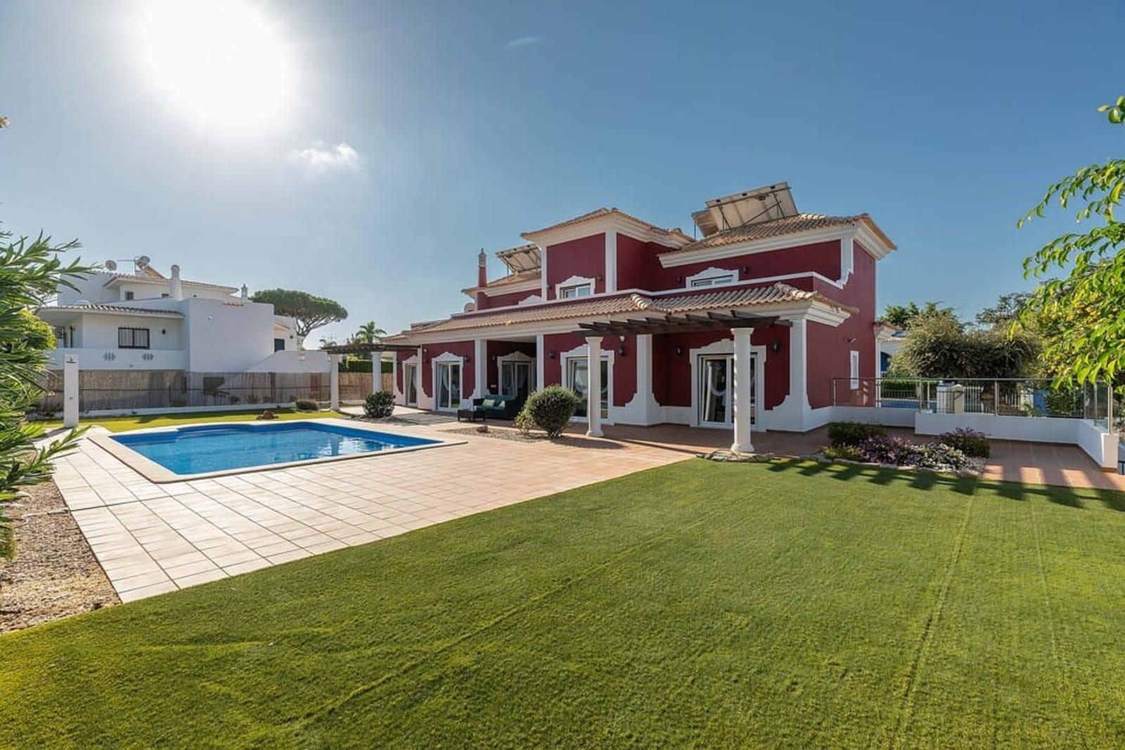 5-Bedroom Villa for Sale in Quarteira, Vilamoura, Portugal 4