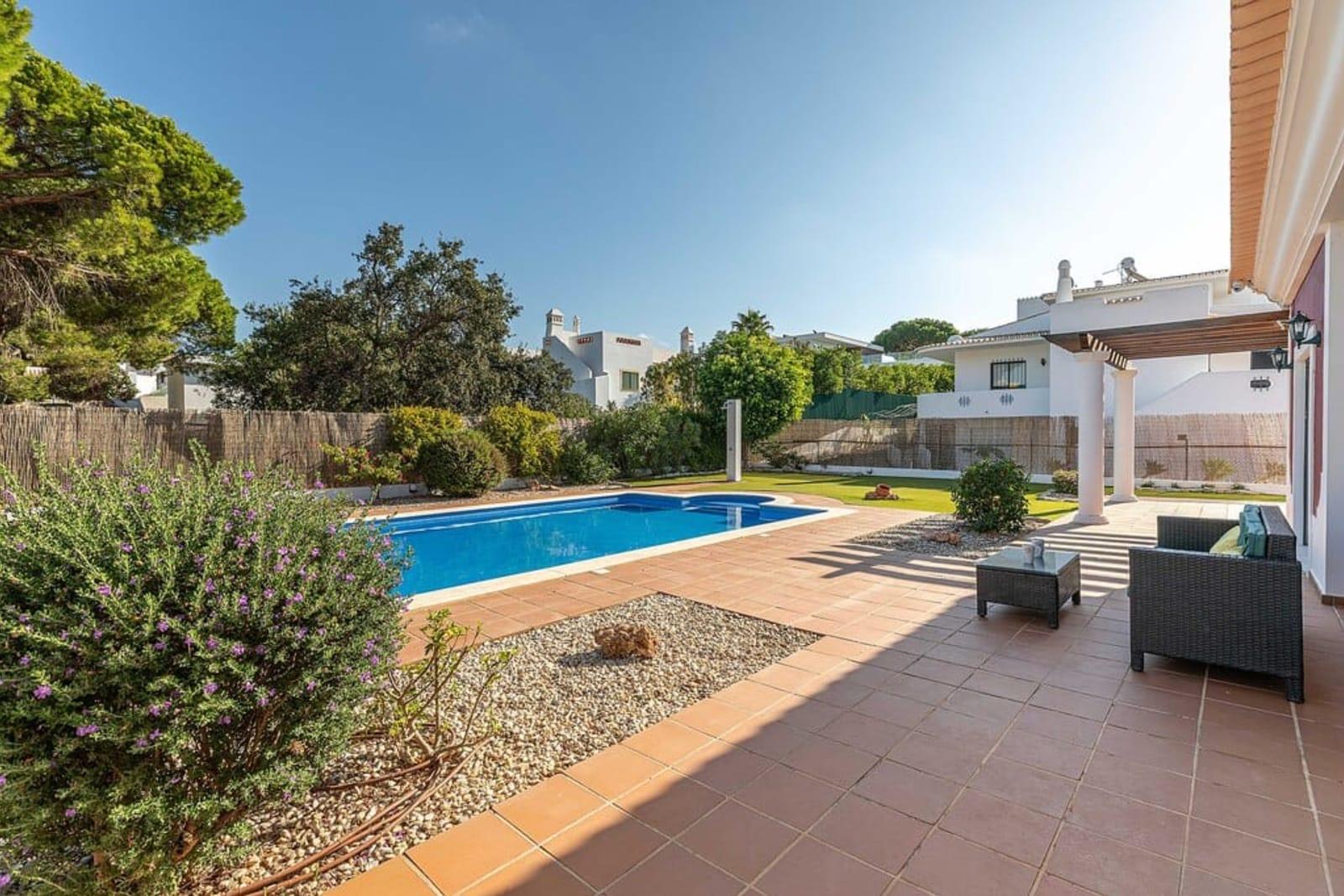 5-Bedroom Villa for Sale in Quarteira, Vilamoura, Portugal 5