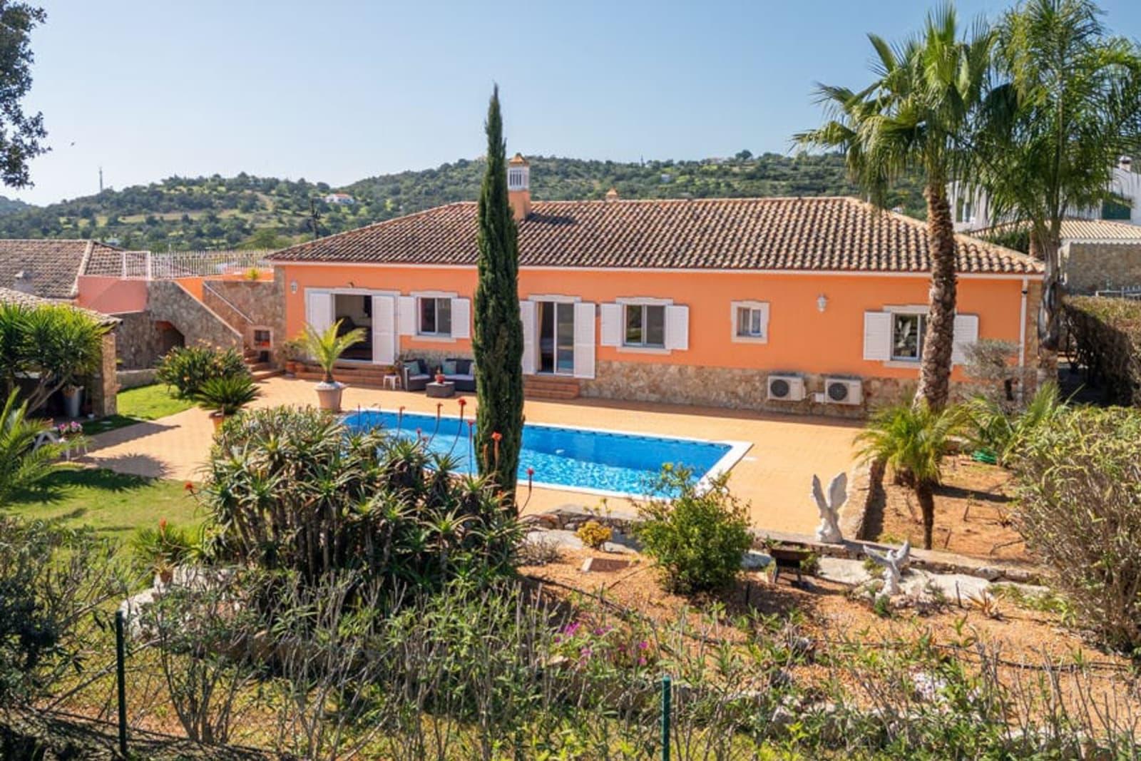 3-Bedroom Villa for Sale in Faro, Portugal 3