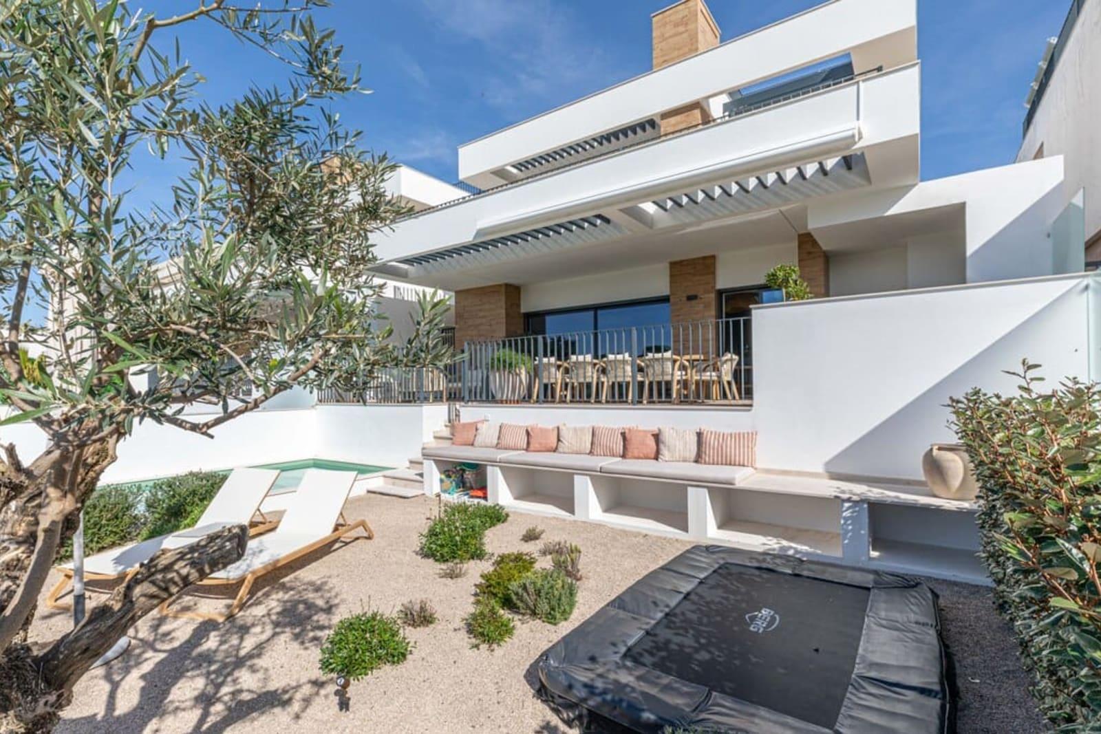 4-Bedroom Villa for Sale in Quarteira, Vilamoura, Portugal