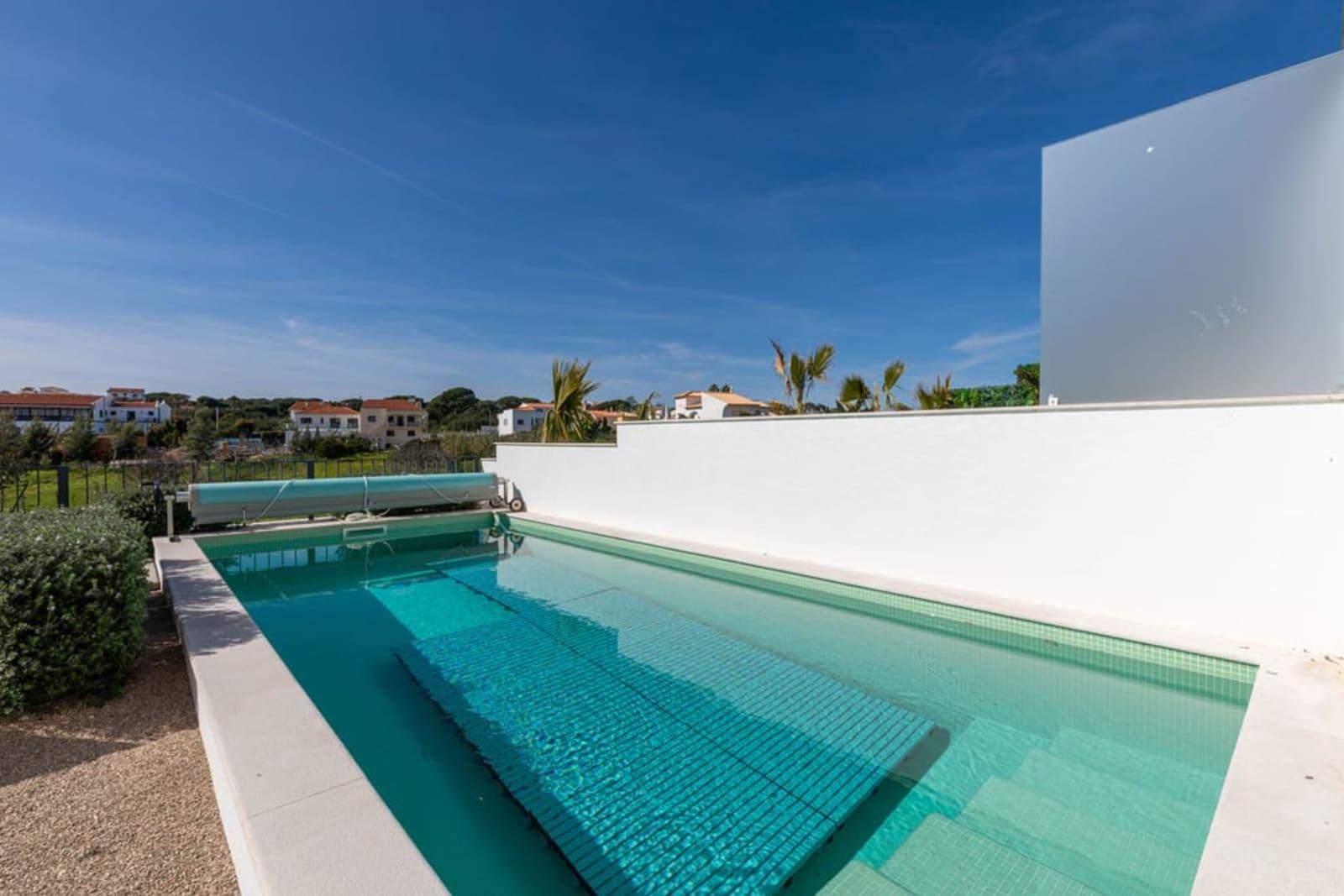 4-Bedroom Villa for Sale in Quarteira, Vilamoura, Portugal 4
